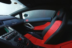 Specially_customized_Lamborghini_Aventador_LP_700-4_Coupe ì_with_embroideries_of_Jackie's_personal_symbol