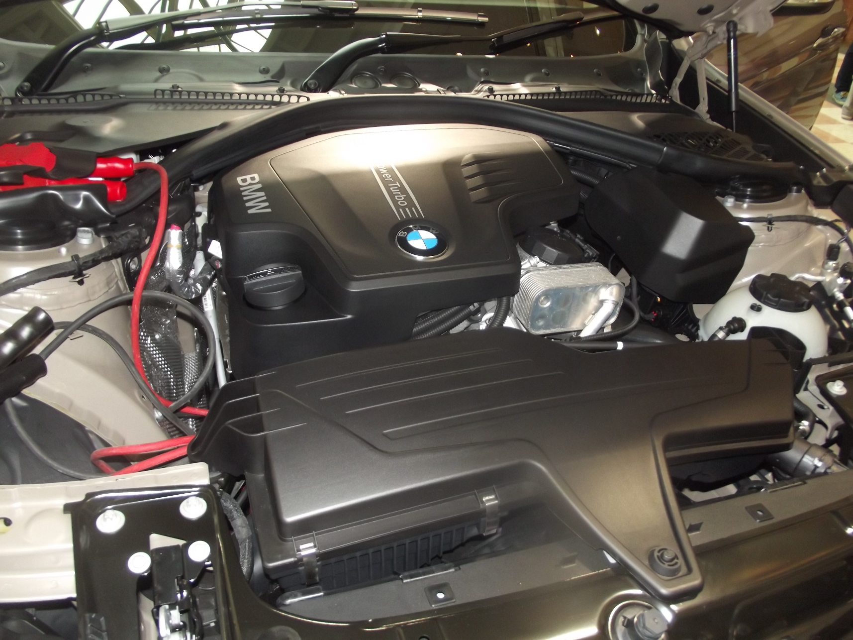 Dapur pacu BMW 320i Gran Turismo Luxury
