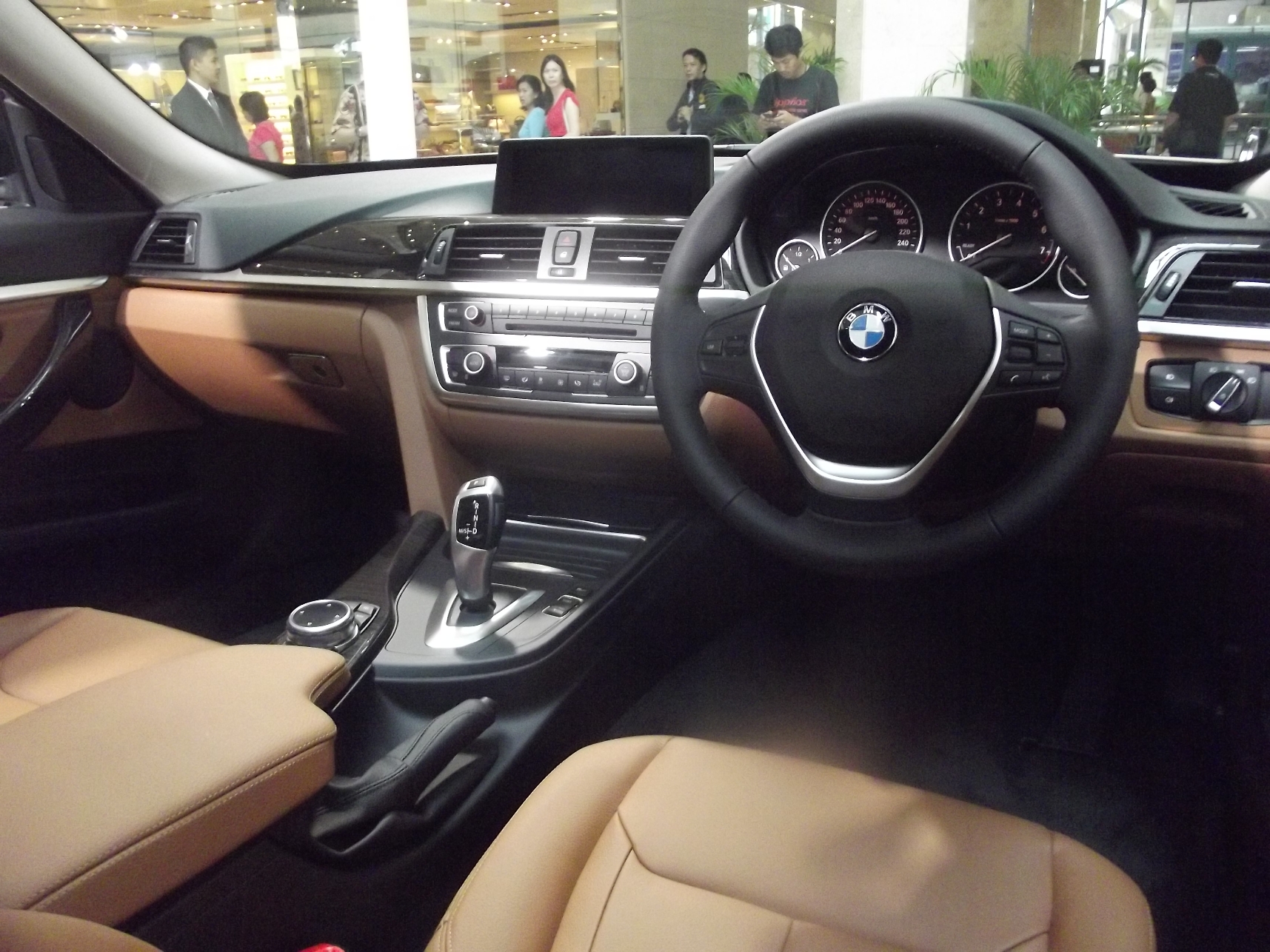 Interior BMW 320i Gran Turismo Luxury
