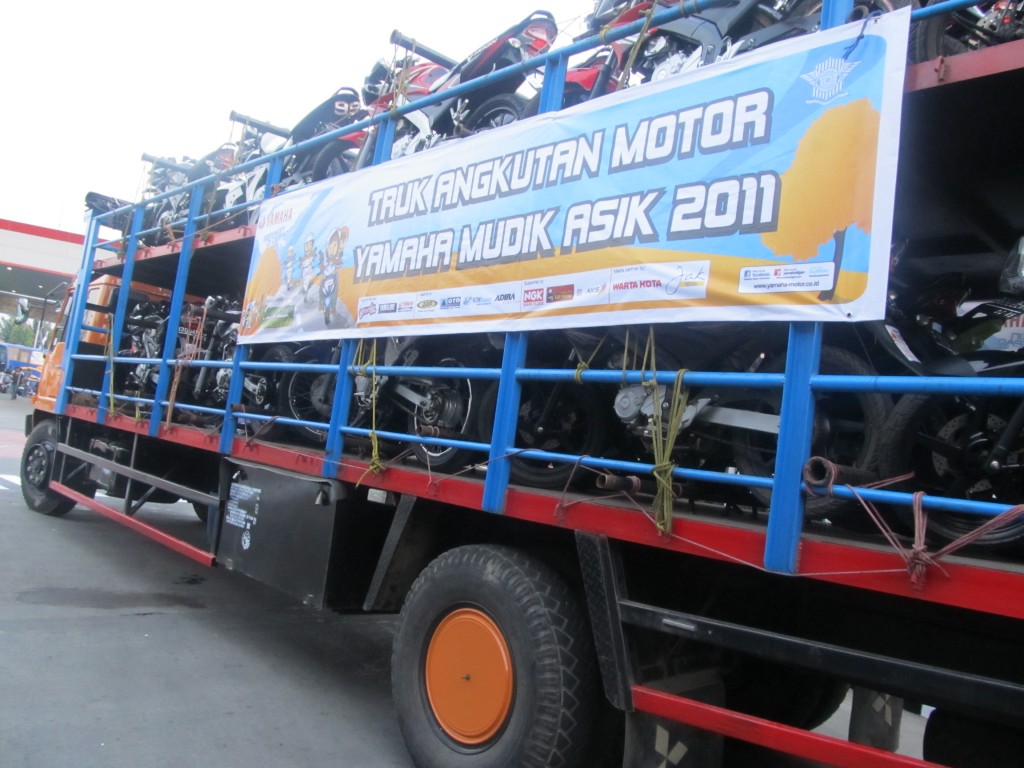 Mudik Yamaha 2011 -Truk Pengangkut Motor