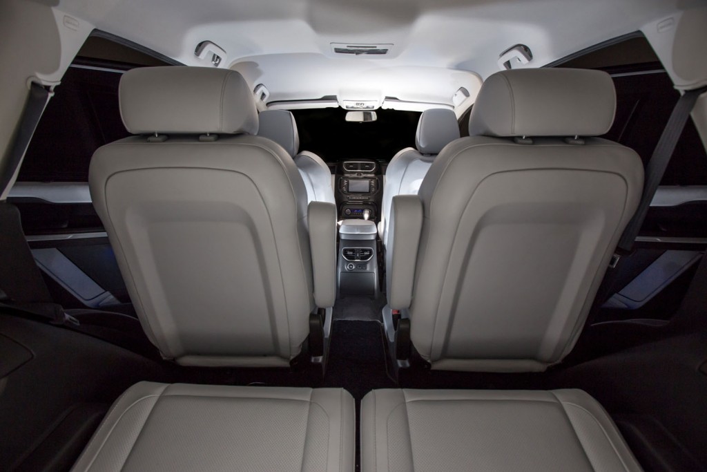 interior mobil konsep tata hexa