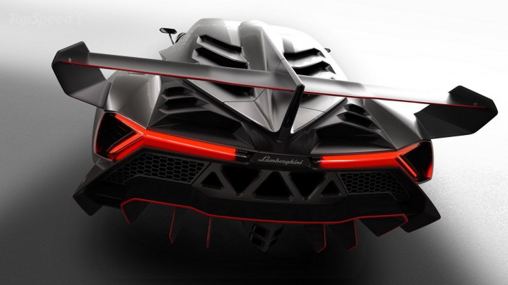 Bokong Lamborghini Veneno. Desain nyentrik yang sempat diberi titel mobil terjelek di dunia