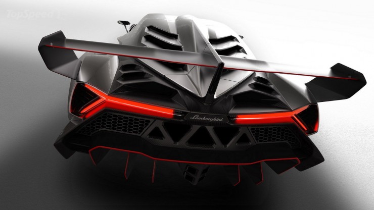 Bokong Lamborghini Veneno. Desain nyentrik yang sempat diberi titel mobil terjelek di dunia