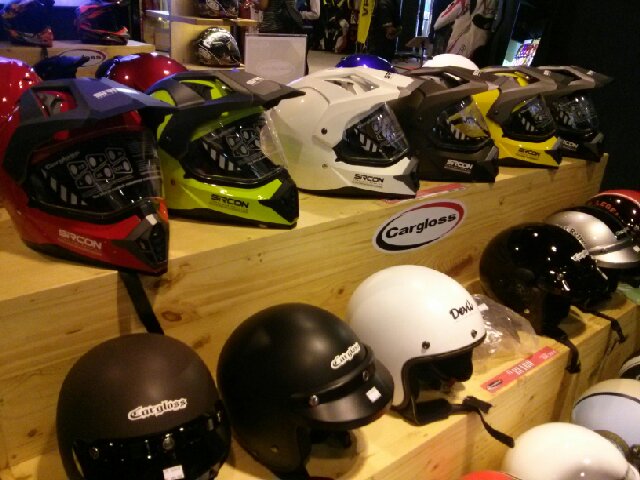 Sircon, helm premium terbaru keluaran Carglodd yang dibanderol sekitar Rp1,5 juta