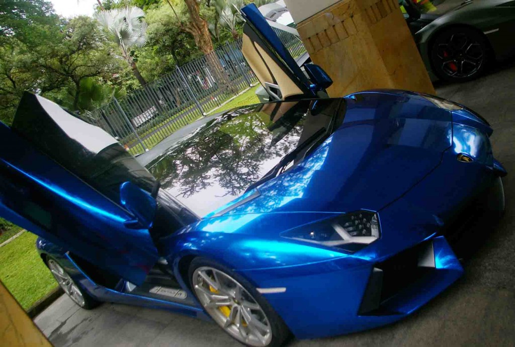 Salah satu Lamborghini milik Lamborghini Club Indonesia terparkir elegan di lokasi acara.