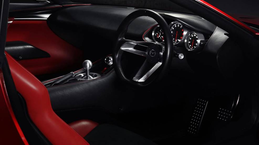 Interior dengan stir 'celong' khas mobil drift