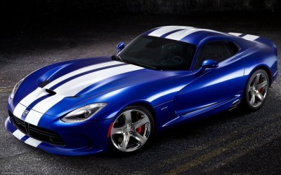 Livery biru-putih, identik dengan Dodge Viper