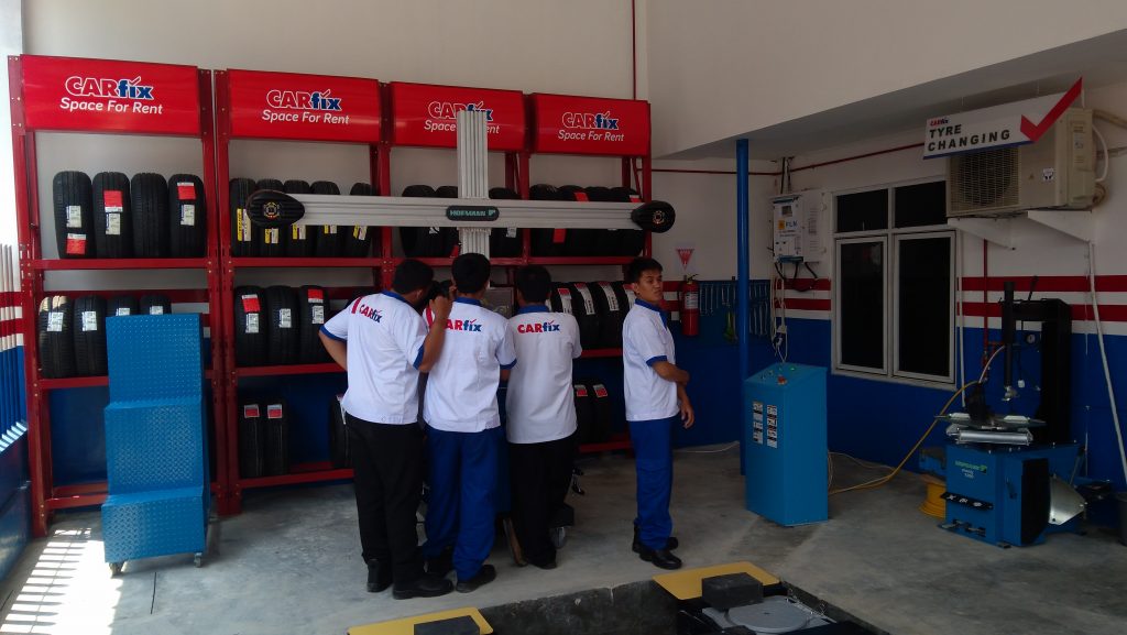 Bengkel mobil CARfix