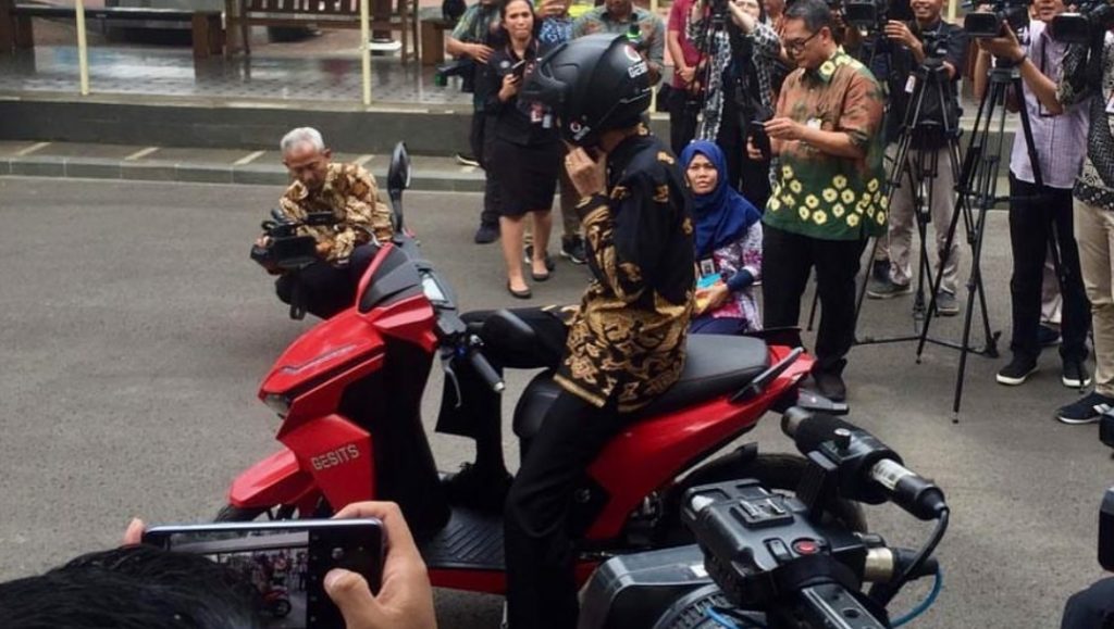 Presiden Jokowi jajak skuter listrik Gesits