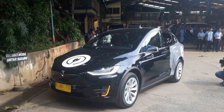 Tesla Hubungi Menko Marves
