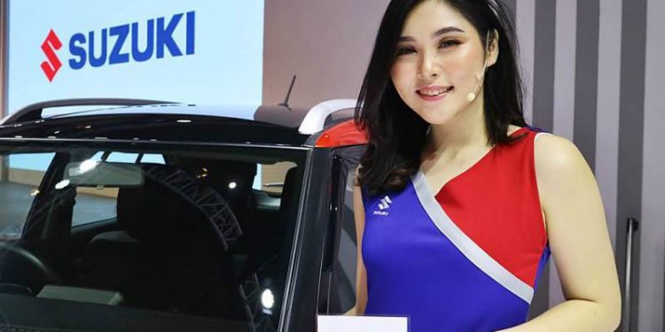 Usher cantik di IIMS 2019