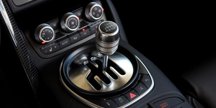 Mengendarai mobil manual saat mudik