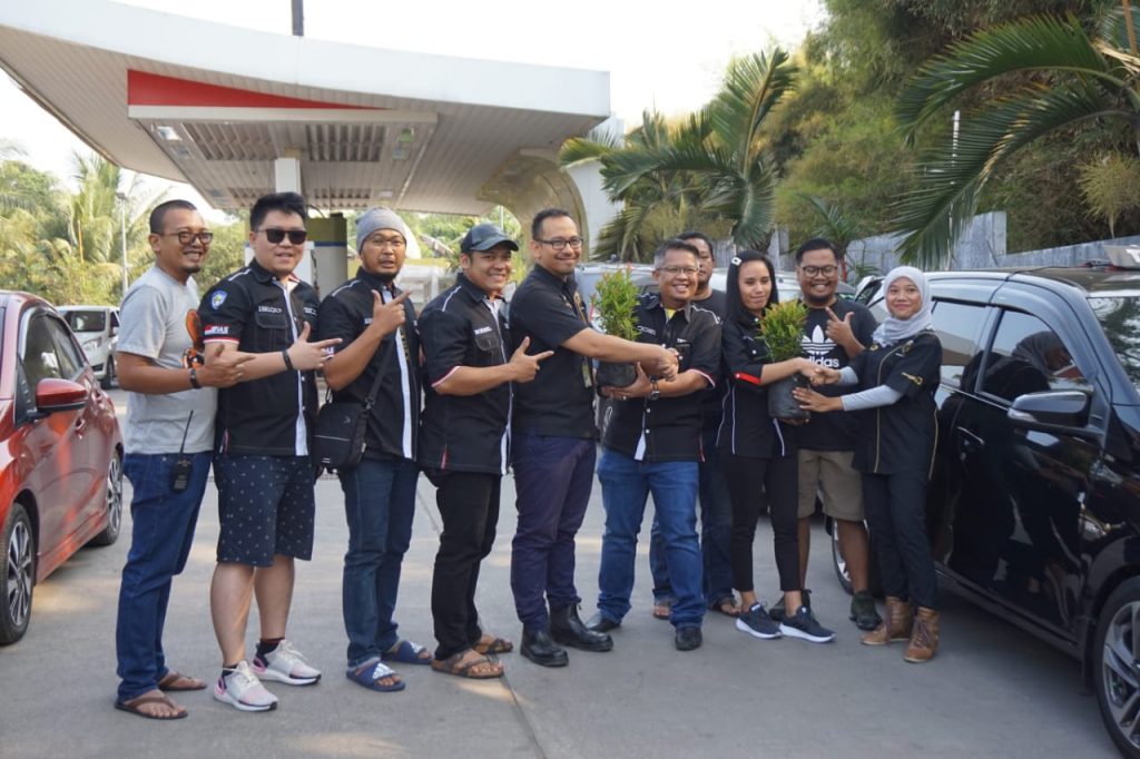 Indonesia Black Car Community (IBCC), lakukan penanaman pohon di waduk Cirata, Cianjur.