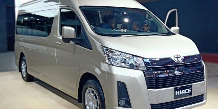 spesifikasi Toyota HiAce Premio