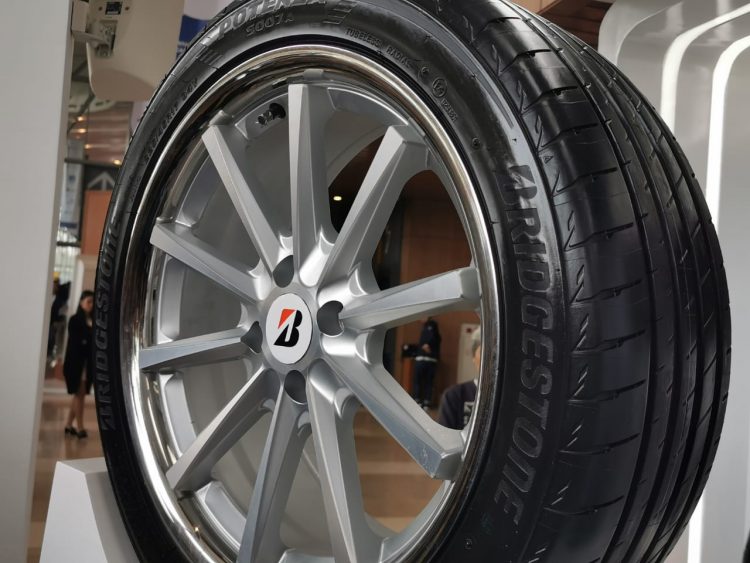 Bridgestone luncurkan ban baru untuk mobil sport