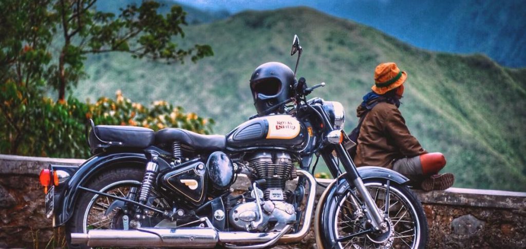 Oki, mencoba mencari kenikmatan lewat touring bersama Royal Enfield Classic 500.