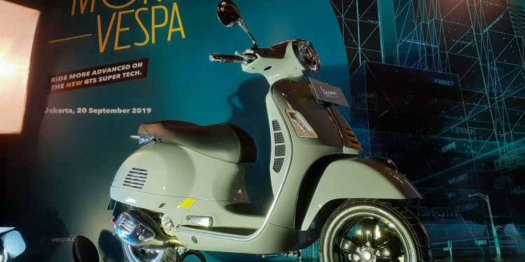 Vespa GTS 300 Supertech, punya banderol harga setara LCGC.