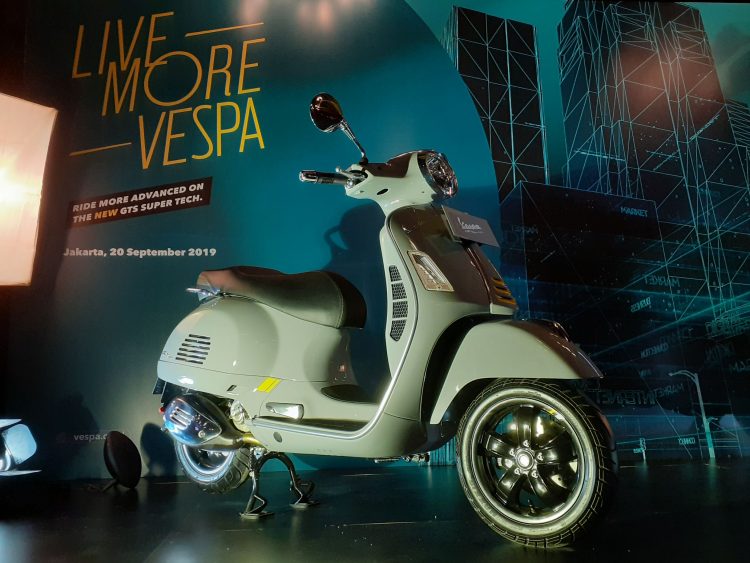 Vespa GTS 300 Supertech, punya banderol harga setara LCGC.