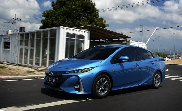 Harga Toyota Prius PHEV Tak Sampai Rp1 M, Tapi Belum Sentuh Konsumen ...
