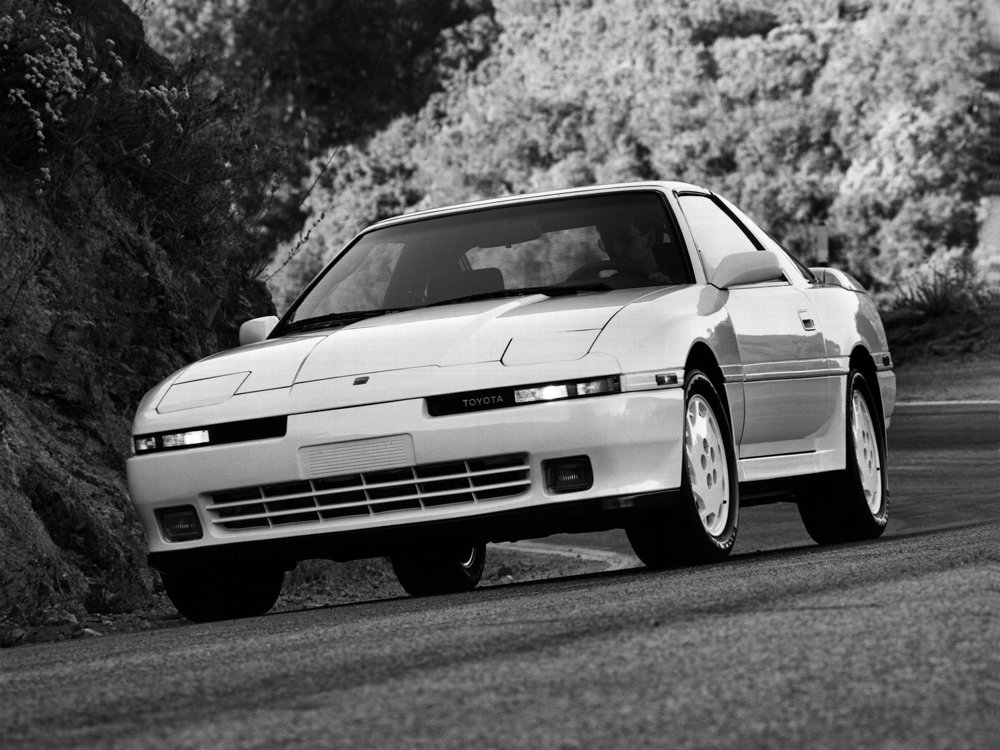 Generasi ketiga Toyota Supra, tak lagi memakai nama Celica