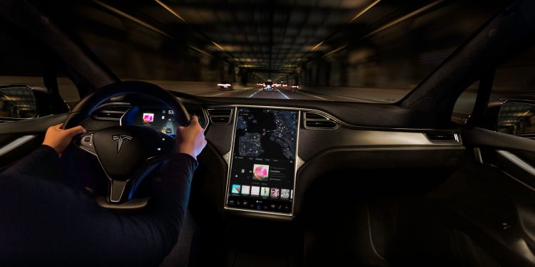 Tesla luncurkan pembaruan software, makin canggih dan modern.