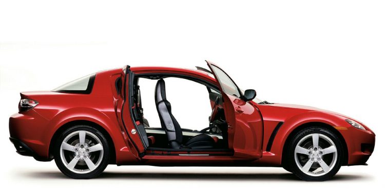 Mazda RX-8, punya mesin rotary dan pintu bergaya suicide door. 