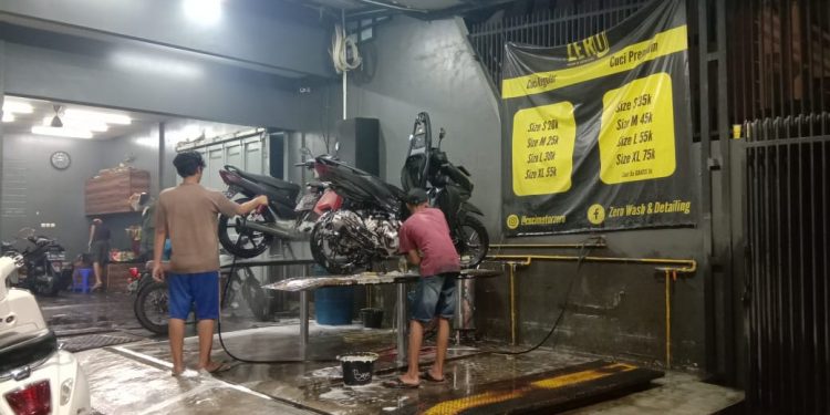 cara menghitamkan dek motor yang kusam