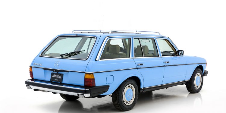 Mercedes-Benz W123 station wagon siap dilelang