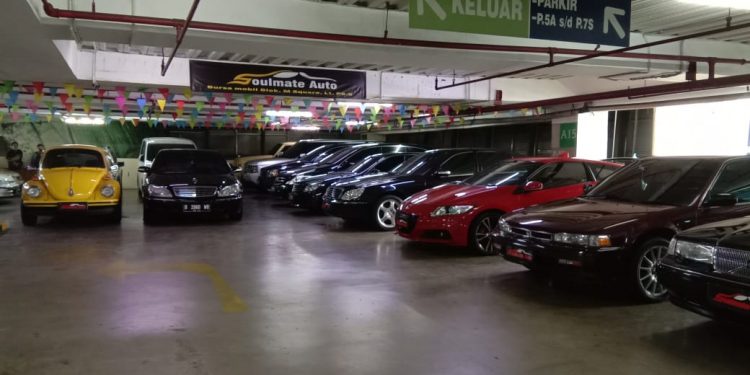 Kawasan Blok M kerap menjual mobil bekas lawas