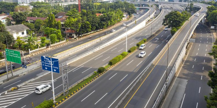 Jalanan Jakarta nampak sepi imbas PSBB, photo: google