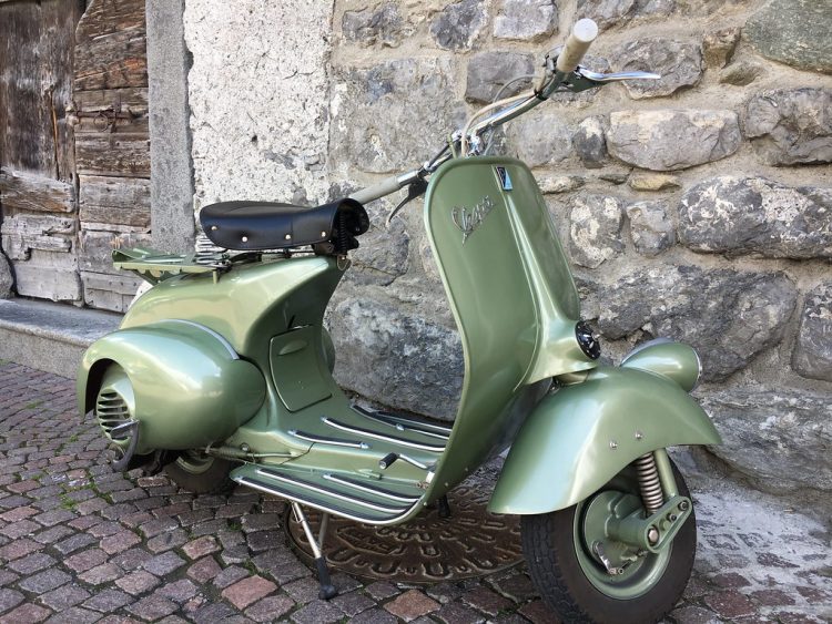 Vespa klasik lansiran 1950-an kerap menjadi incaran