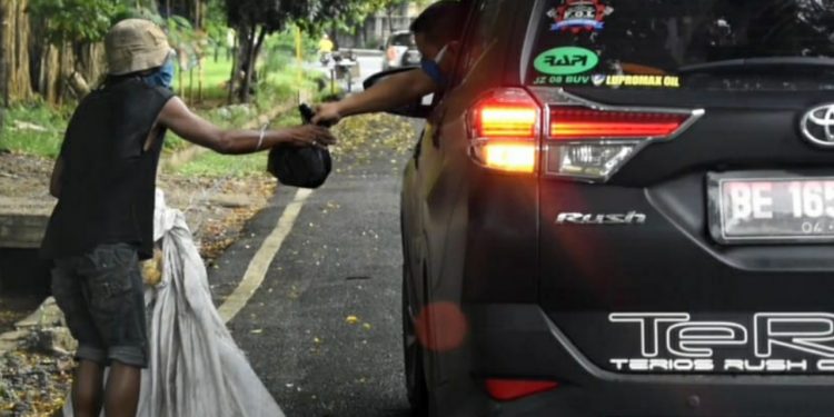 Paket sembako diberikan kepada mereka yang sangat terdampak covid-19