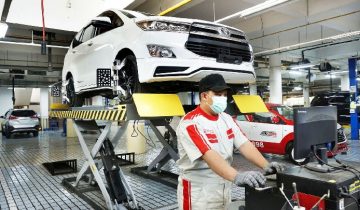 servis mobil Toyota