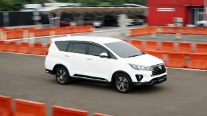 Toyota Fortuner dan Kijang Innova