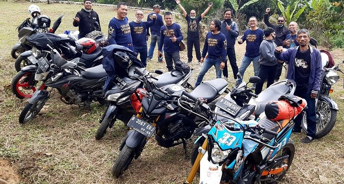 Touring LA 32 Riders