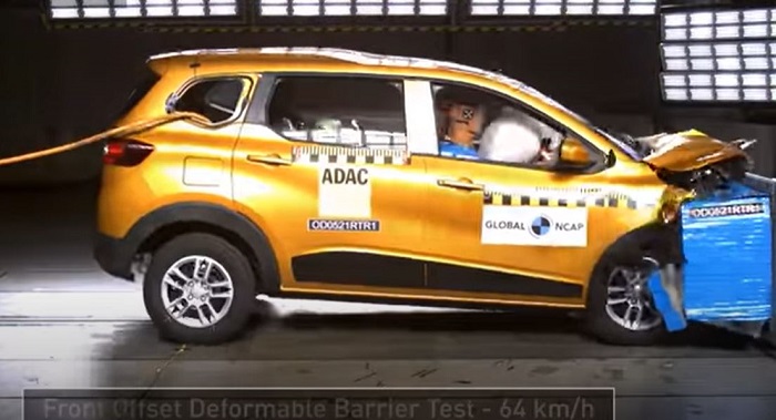 Uji tabrak Renault Triber