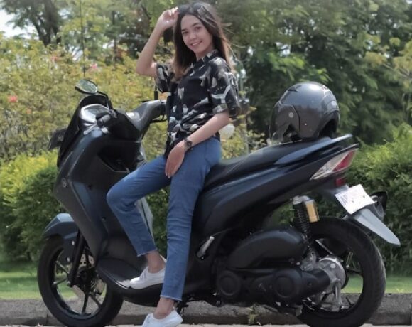 Sepeda motor wanita