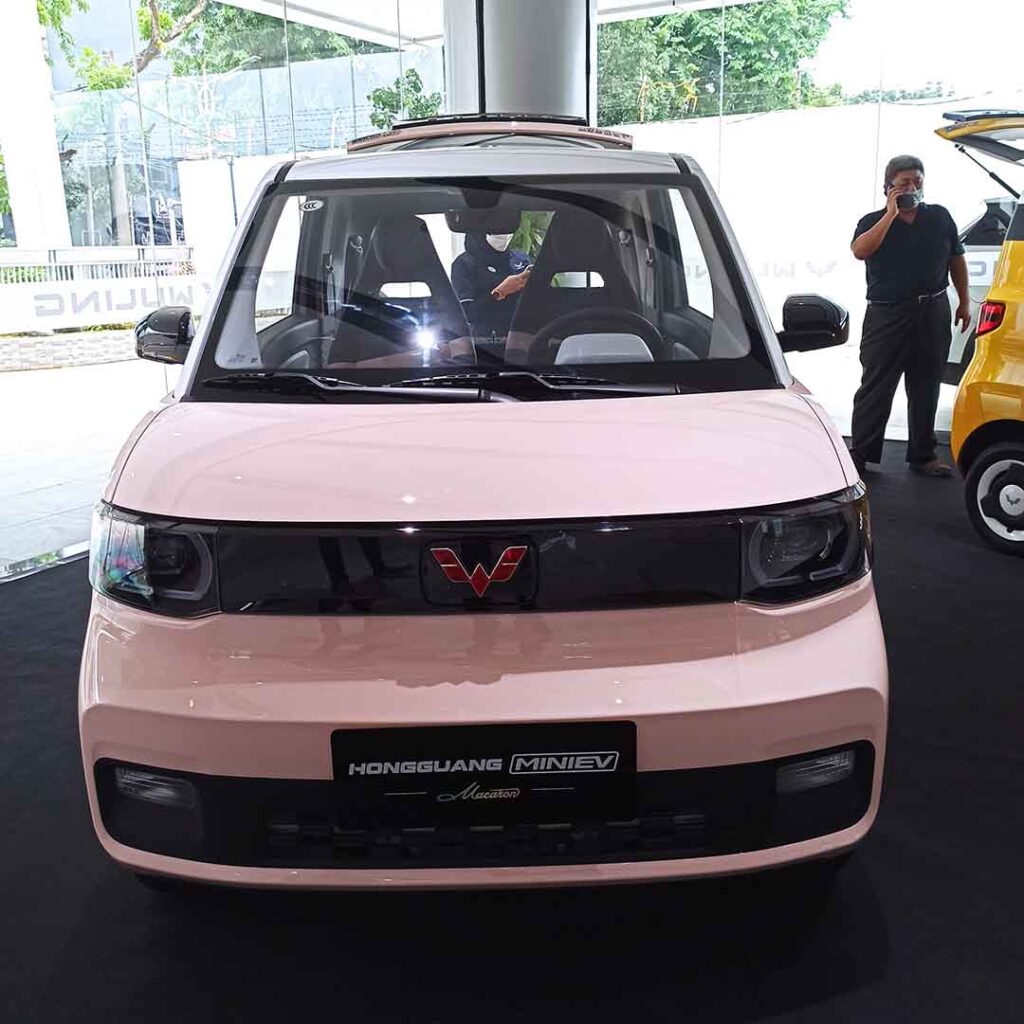 Mobil Listrik Wuling Hongguang Mini EV macaron pink