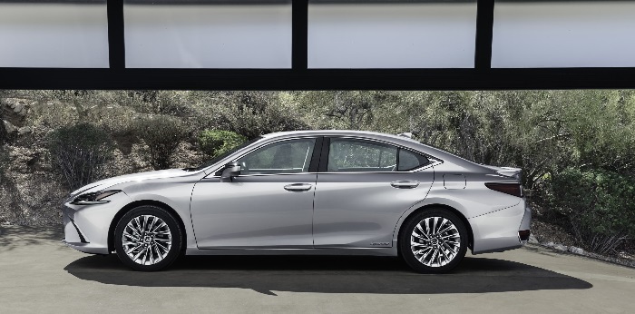 Lexus ES hybrid Terbaru