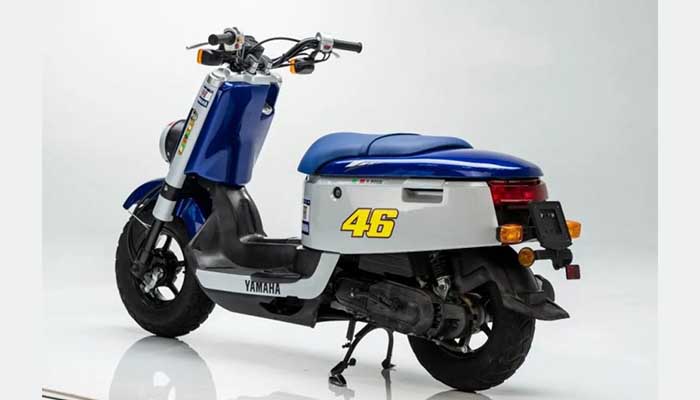 yamaha giggle valentino rossi