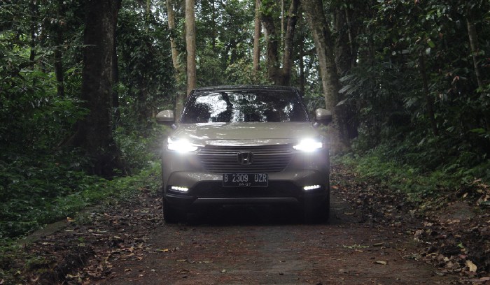 Test drive Honda HR-V di jalan semi off road