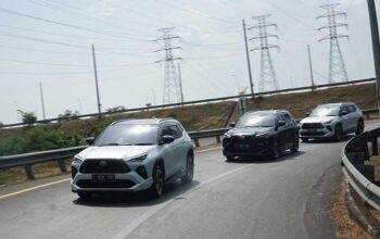 test drive yaris cross hybrid