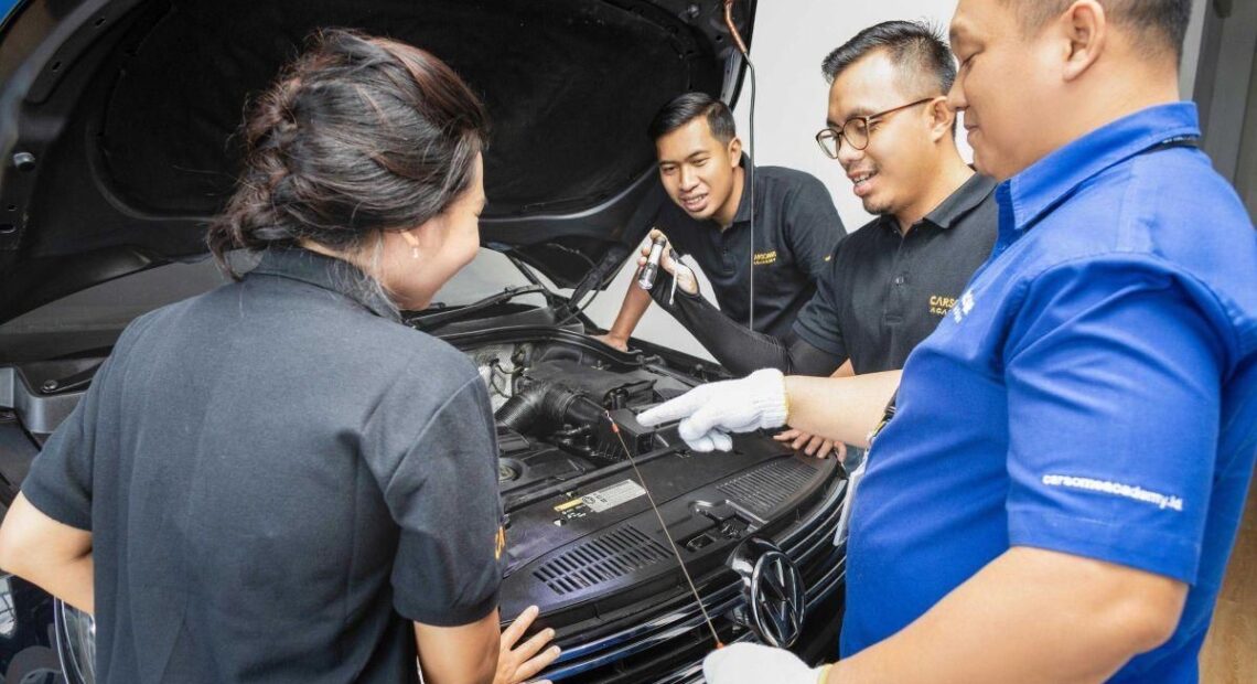 pelatihan inspeksi mobil CARSOME Academy