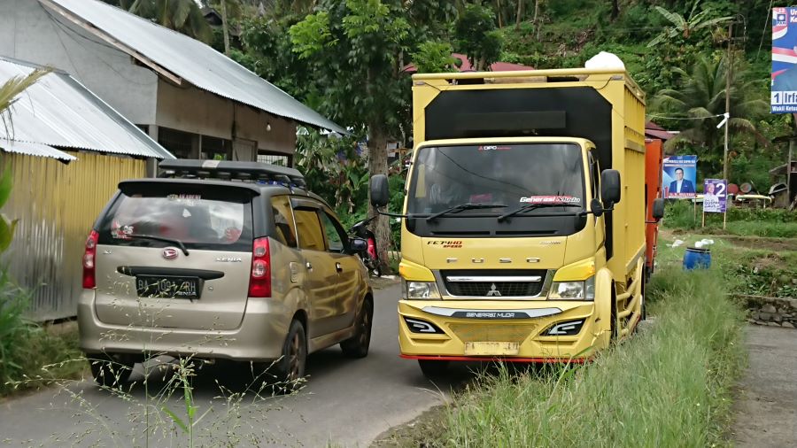 kualitas truk fuso di jalanan bukittinggi