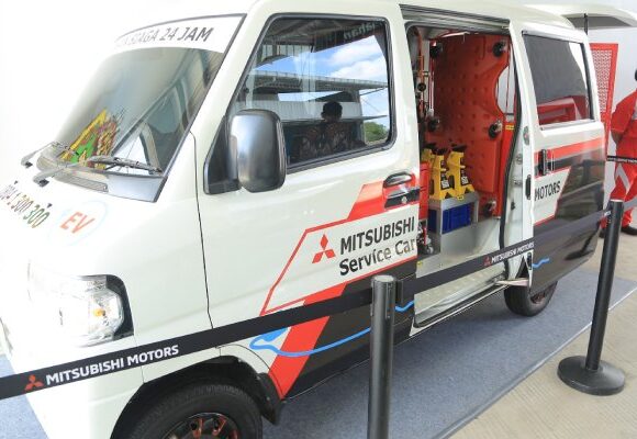 Mitsubishi Motors Perkenalkan “Service Car” L100 EV di Diler Depok