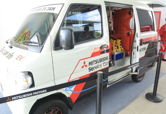 Mitsubishi Motors Perkenalkan “Service Car” L100 EV di Diler Depok