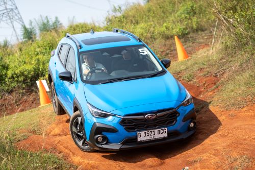eknologi Symmetrical All-Wheel Drive dan X-MODE Subaru 
