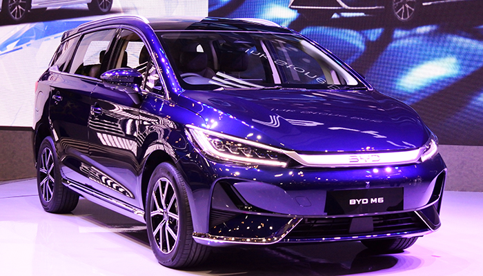 Spesifikasi BYD M6