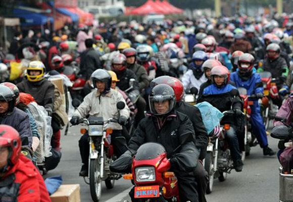 usia sepeda motor cina