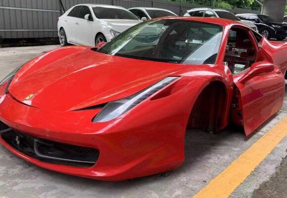 Bodi Mobil Ferrari Dijual